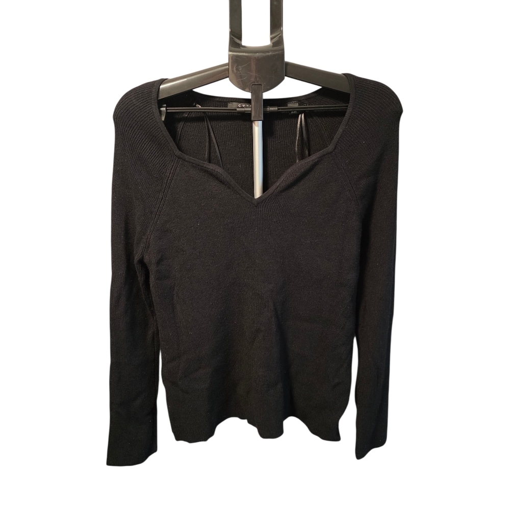Cyrus Women's Classic Black V-Neck Sweater